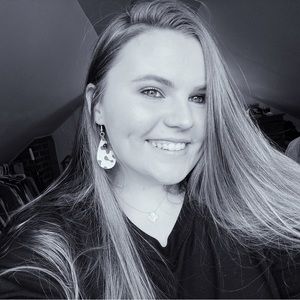 Meet your Posher, Rebecca